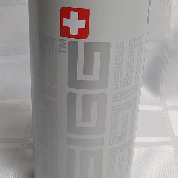 SIGG SWISS MADE METAL WATER BOTTLE SPORTS 0.6 LT SILVER AND WHITE LIDDED SPORTS - Picture 10 of 16